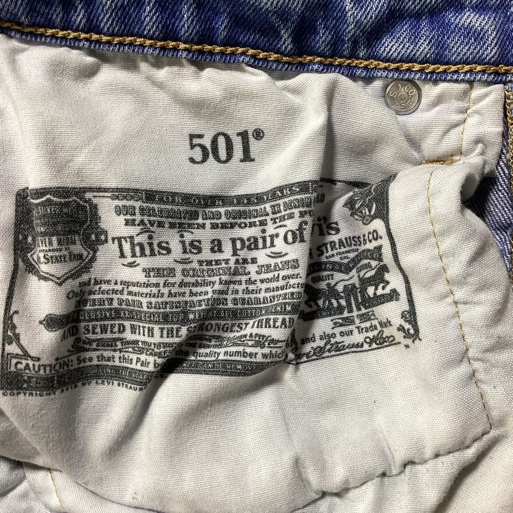 Levi's 501 Button Fly Light Blue Cropped Jeans - Picture 4 of 11
